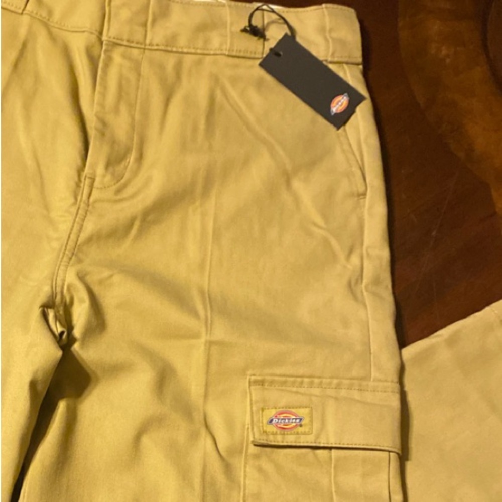 Dickies Women’s Wide Leg Cargo Jeans in Khaki - Picture 2 of 4